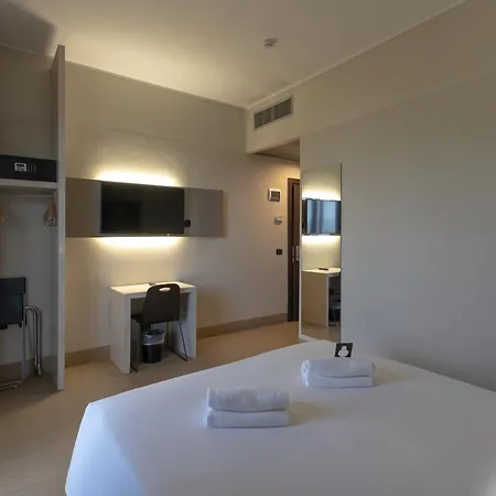 Hotiday Guidoni فندق فلورنس