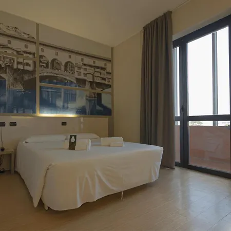 Hotiday Guidoni فندق