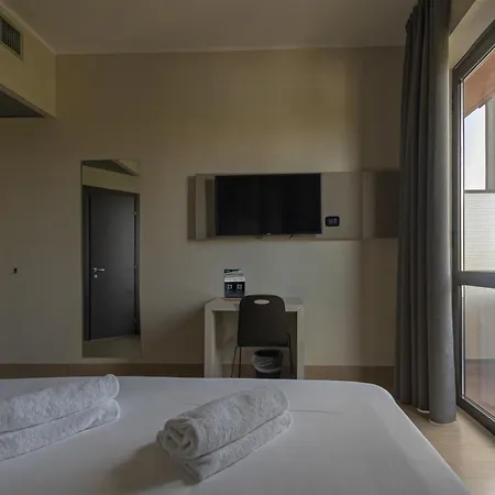Otel Hotiday Guidoni Floransa