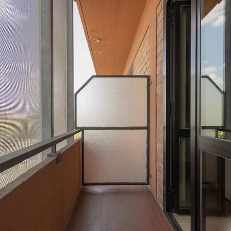 Hotiday Guidoni فندق