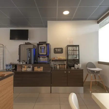 Hotiday Guidoni فندق